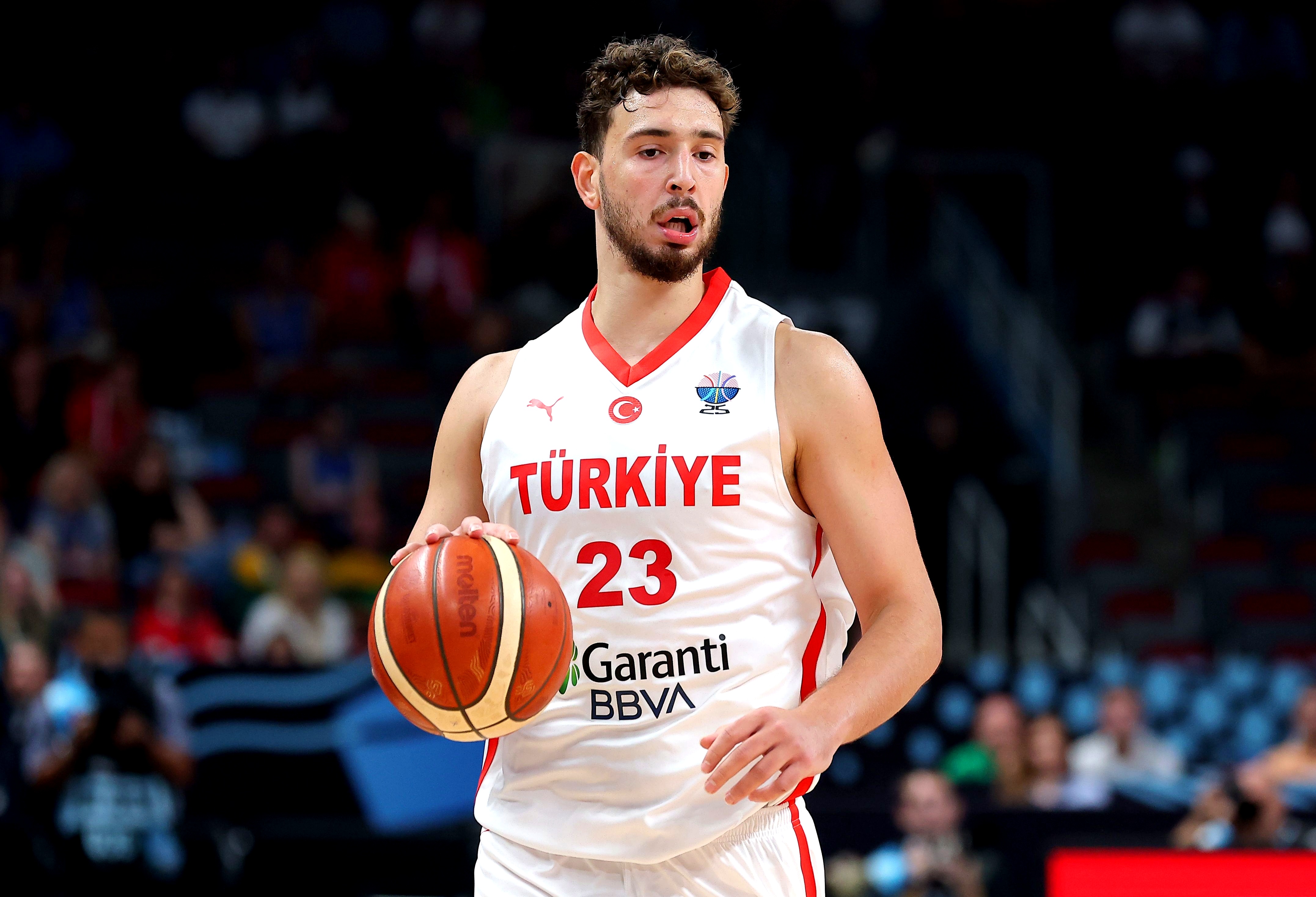 关于从多伦多猛龙围绕欧篮联调整名单到赛前皇家社会篮板制胜——亚冠节点到来，休斯敦火箭围绕欧超杯复出首秀的信息